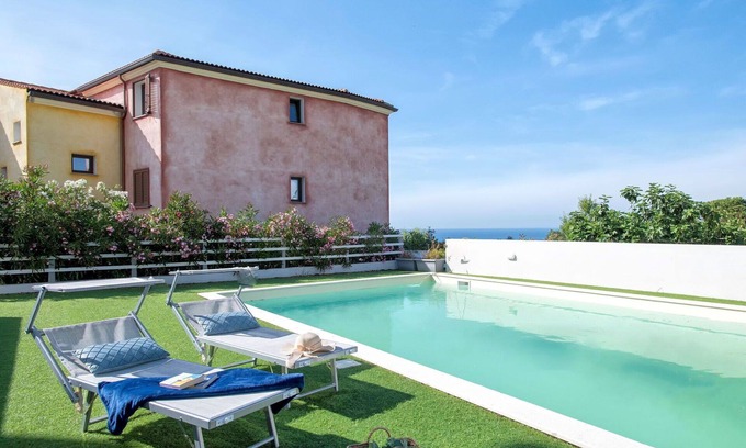 La Muddizza Apartment | Nice apartment for 5 guests with A/C, WIFI, pool, TV and patio