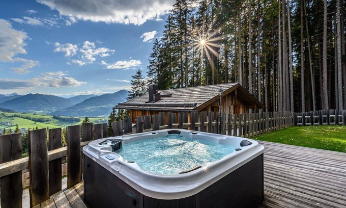 Pfarrwerfen House | Nice apartment in villa for 6 people with WIFI, TV, terrace, pets allowed and parking