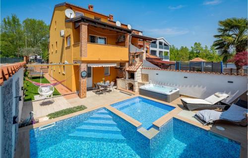 Porec Apartment | Nice Apartment In Baderna