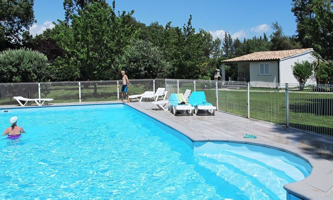 Ghisonaccia House | Nice apartment in villa for 6 people with A/C, pool, WIFI, TV, terrace, pets allowed and parking