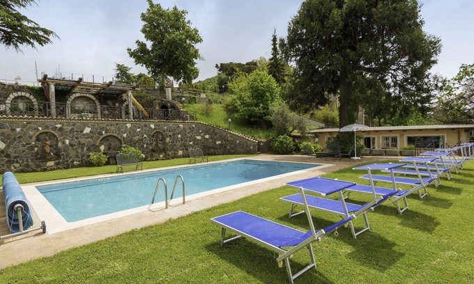 Rocca di Papa Villa | Nice apartment in villa for 13 people with private pool, A/C, WIFI, TV and patio
