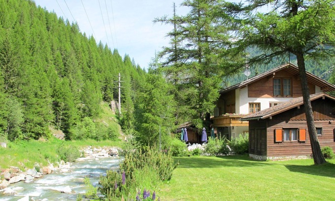 Saas-Balen House | Nice apartment in villa for 6 people with WIFI, TV, patio and pets allowed