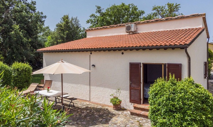 Cinigiano Villa | Nice apartment in villa for 2 guests with WIFI, A/C, pool, patio, panoramic view and parking