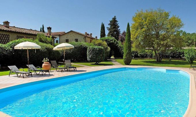 Poggiarello Villa | Nice apartment in villa with WIFI, pool, TV, terrace and pets allowed, close to San Gimignano
