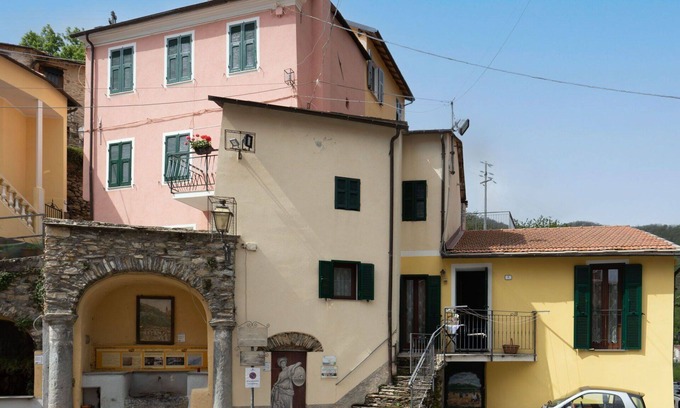 Valloria House | Nice apartment in villa for 8 guests with WIFI, TV, patio, pets allowed and parking