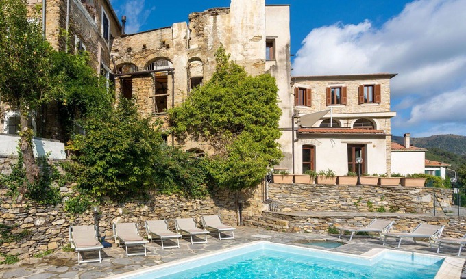 Novelli Apartment | Nice apartment for 6 people with pool, WIFI, patio, pets allowed, panoramic view and parking
