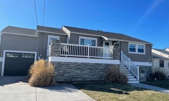 Ventnor City House | Nice Family-Style Shore House with hot tub - 3 mins from the beach