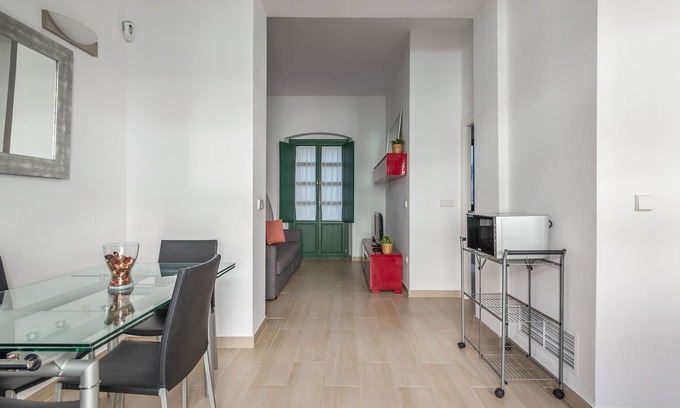 Triana Apartment | nice first floor flat in triana, 2mn walk from Plaza de Cuba