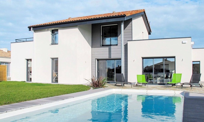 Saint-Gilles-Croix-de-Vie Apartment | Nice apartment for 4 guests with pool, WIFI, TV, terrace and parking