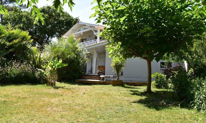 Lege-Cap-Ferret House | Nice holiday home nestled in the greenery between Basin and Ocean.