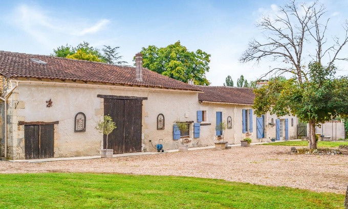 Bourg-du-Bost House | Nice home in Bourg du bost with WiFi