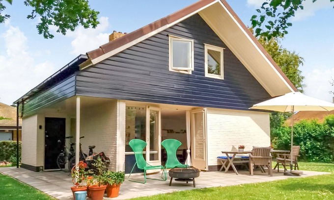 Brouwershaven House | Nice home in Brouwershaven with WiFi