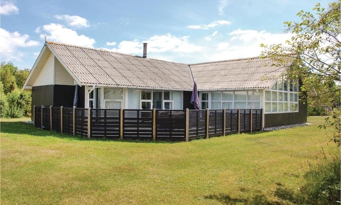 Øer Strand House | Nice Home In Ebeltoft With 3 Bedrooms, Sauna And Indoor Swimming Pool