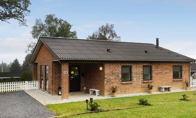 Farvang House | Nice home in Fårvang with outdoor swimming pool