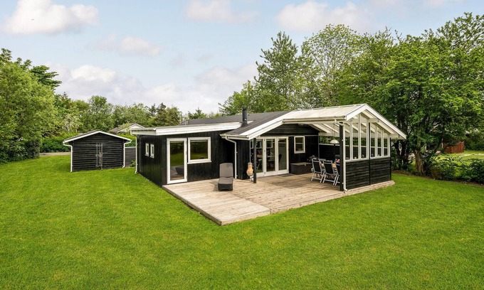 Bork Havn House | Nice home in Hemmet with kitchen