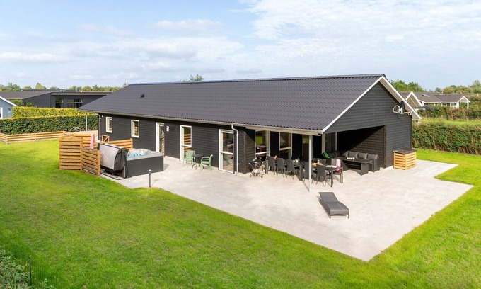 Bork Havn House | Nice home in Hemmet with WiFi