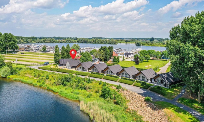 Kerkdriel House | Nice home in Kerkdriel with Wi-Fi