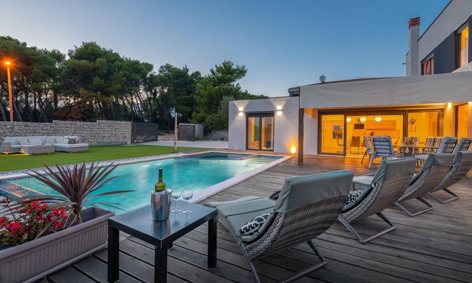 Medulin House | Nice home in Medulin with jacuzzi