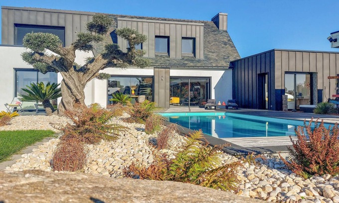 Plouhinec House | Nice home in Plouhinec