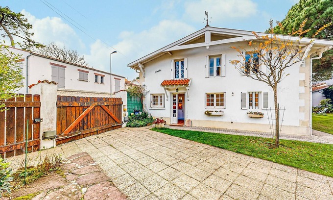 Pontaillac House | Nice home in Royan with WiFi