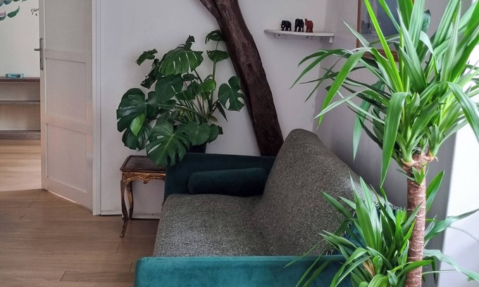 Avon Apartment | Nice, quiet apartment, train station 5 minutes away, ideal for families and groups of friends!