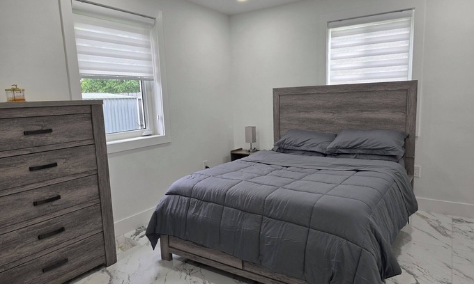 Golden Glades House | Nice room with private bathroom in a great location.