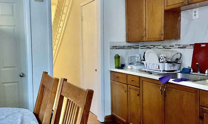 Allentown Cabin | Nice spacious cozy room by center city allentown