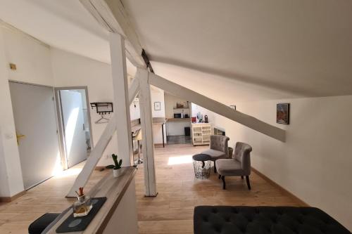 Marengo - Jolimont Apartment | Nice studio under the roof ideal for 2 in Toulouse