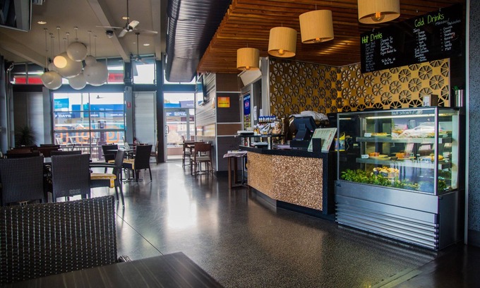 Caloundra Hotel | Nightcap at Golden Beach Tavern