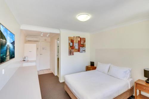 Caloundra Hotel | Nightcap at Golden Beach Tavern