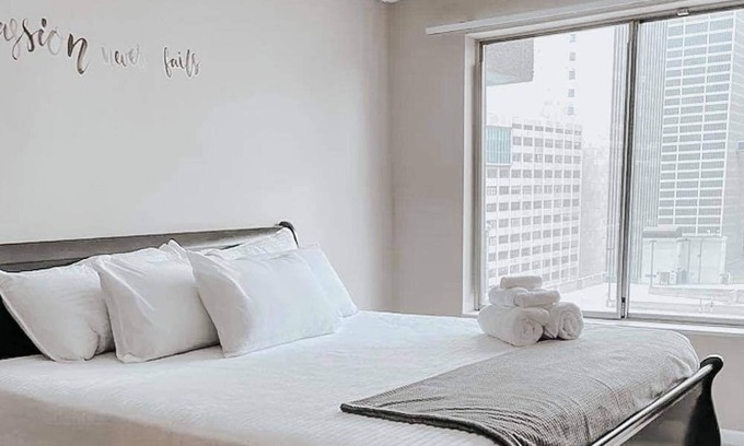Downtown Detroit Apartment | Nightlife/ Water View w/ King bed