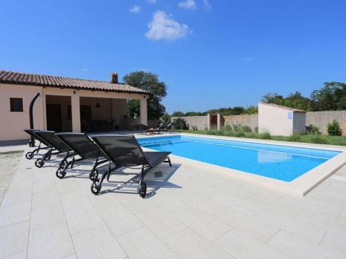 Loborika House | Nina with a heated pool