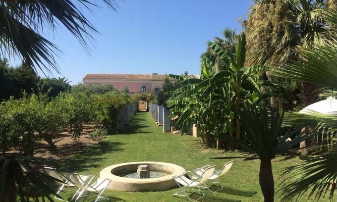 Marsala Villa | Nineteenth-century house with adjoining historic garden on the Stagnone of Marsala