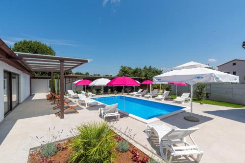 Gulici House | Nino with Shared Pool