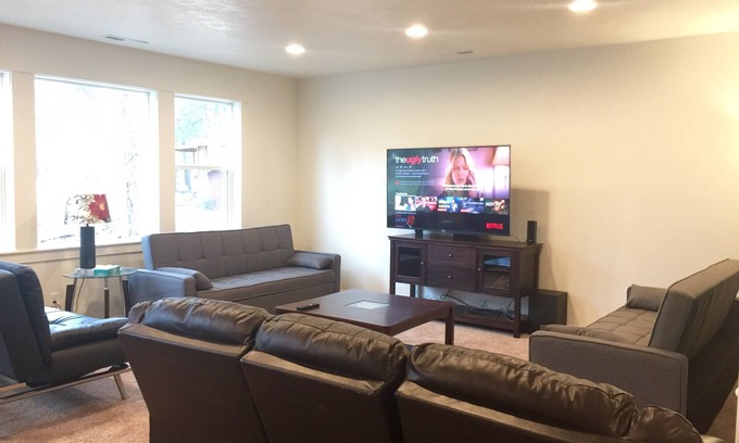 Deschutes River Woods House | nnBeautiful 6 bedroom, 3 bathroom house custom built for vacation rental.