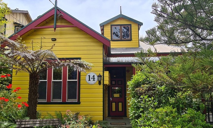 Katoomba House | No.14 - Unique Blue Mountains Home Away from Home