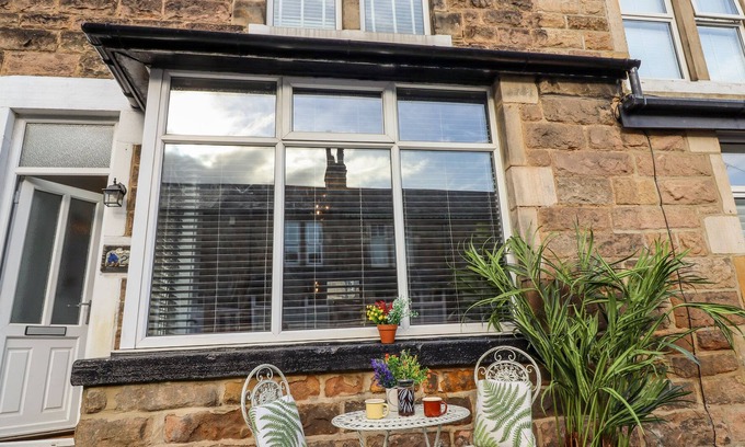 Harrogate Cottage | NO. 21, pet friendly, character holiday cottage in Harrogate