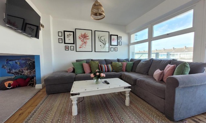 Wittering House | No 28 Contemporary beach side property with sea views