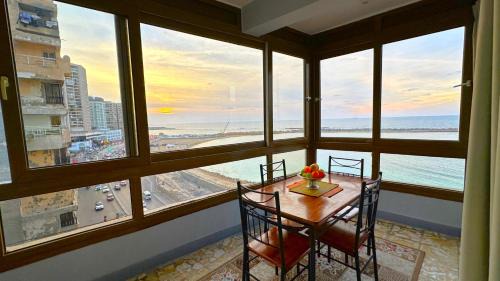 Al-Muntazah Apartment | No AC - Vintage Modernized Sea View Apartment