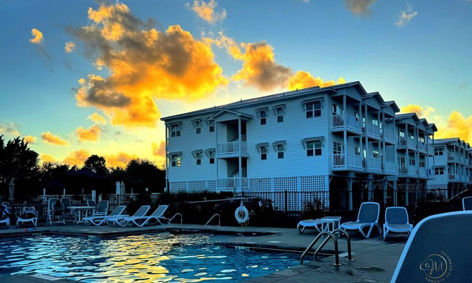 Southport Condo | No Cleaning Fee - Condo With Waterfront Pool/Beach