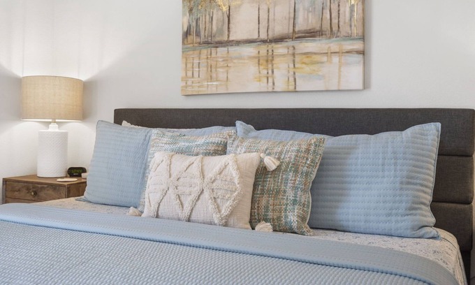 Table Rock Condo | NO Cleaning Fees! Ground Level! Very Clean! Close to attractions!