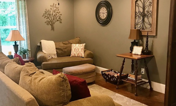 Corinth Apartment | NO PETS. fully furnished, sleeps four. Beautiful retreat and close to town.