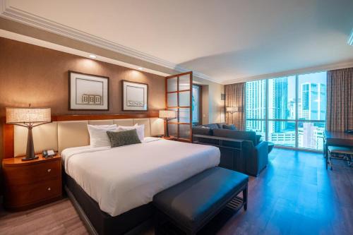 Las Vegas House | No Resort Fee Strip View Suite + Free Valet + Pool