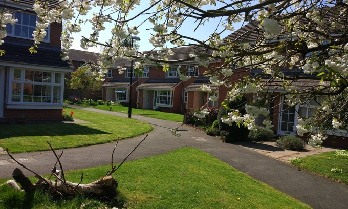 Stratford-upon-Avon Apartment | No shared access. 10 mins to RSC Theatre, restaurants & town centre