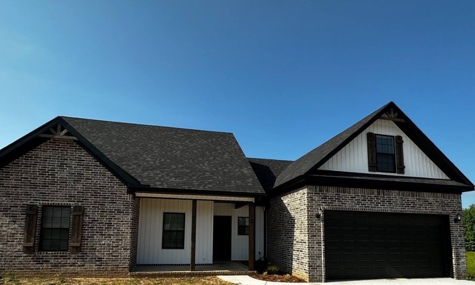 Conway House | No Stress - On Round Mountain