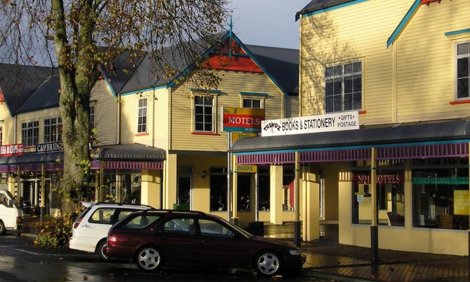 Cambridge Hotel | No1 Motels On Victoria