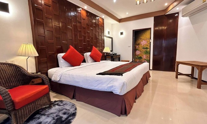 Bang Khla House | No8 Double Suite, Rainbow Arokaya Welness Resort