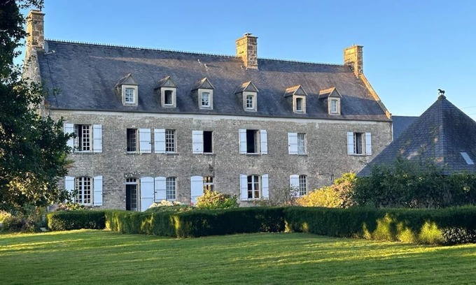 Picauville House | Nobleman’s Manor House in rural Normandy. Sleeps 14