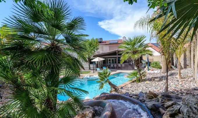 Paradise Valley Village House | Nomad Gamer Pad- A Mountain Reserve Home w/Pool, Spa, Esports Arena & Squat Gym