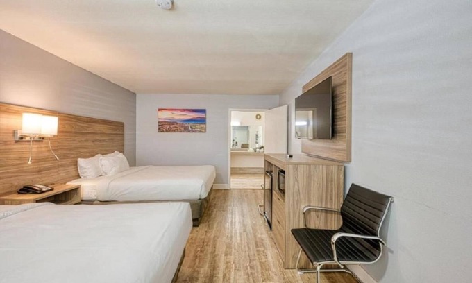 San Luis Obispo House | Non-Smoking 2 Queen Beds
